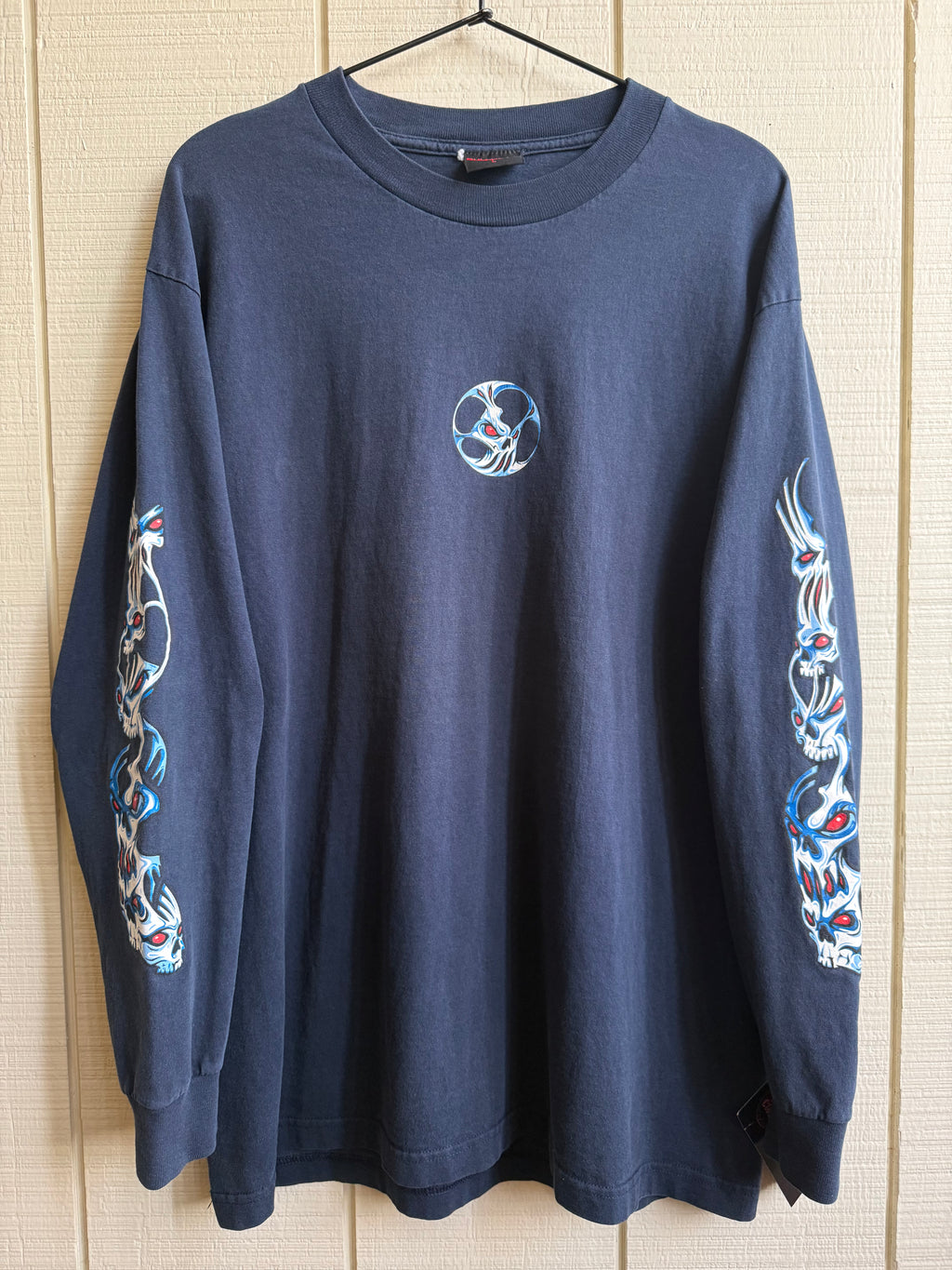 2000's Bullhead long sleeve center hit