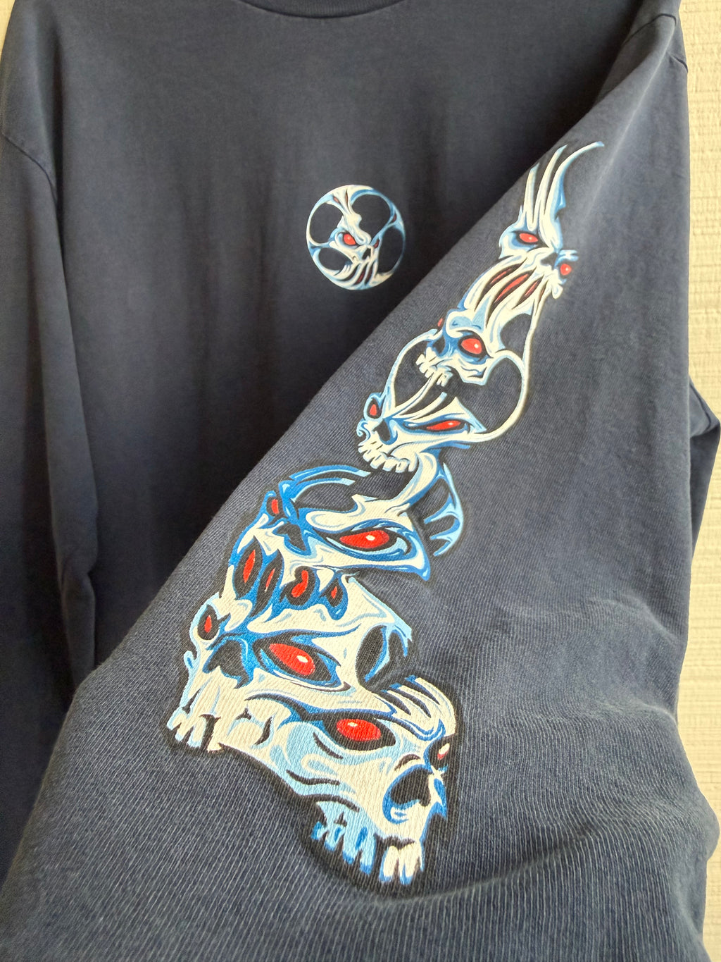 2000's Bullhead long sleeve center hit